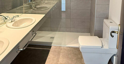 Reformas de baños en 2026: tendencias de interiorismo y presupuestos para un baño moderno