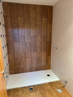 Colocación de plato ducha con mampara fija